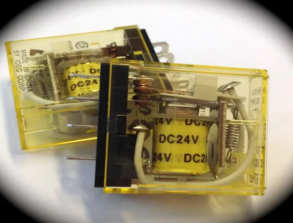 IDEC RH1B-ULDC24V Relay