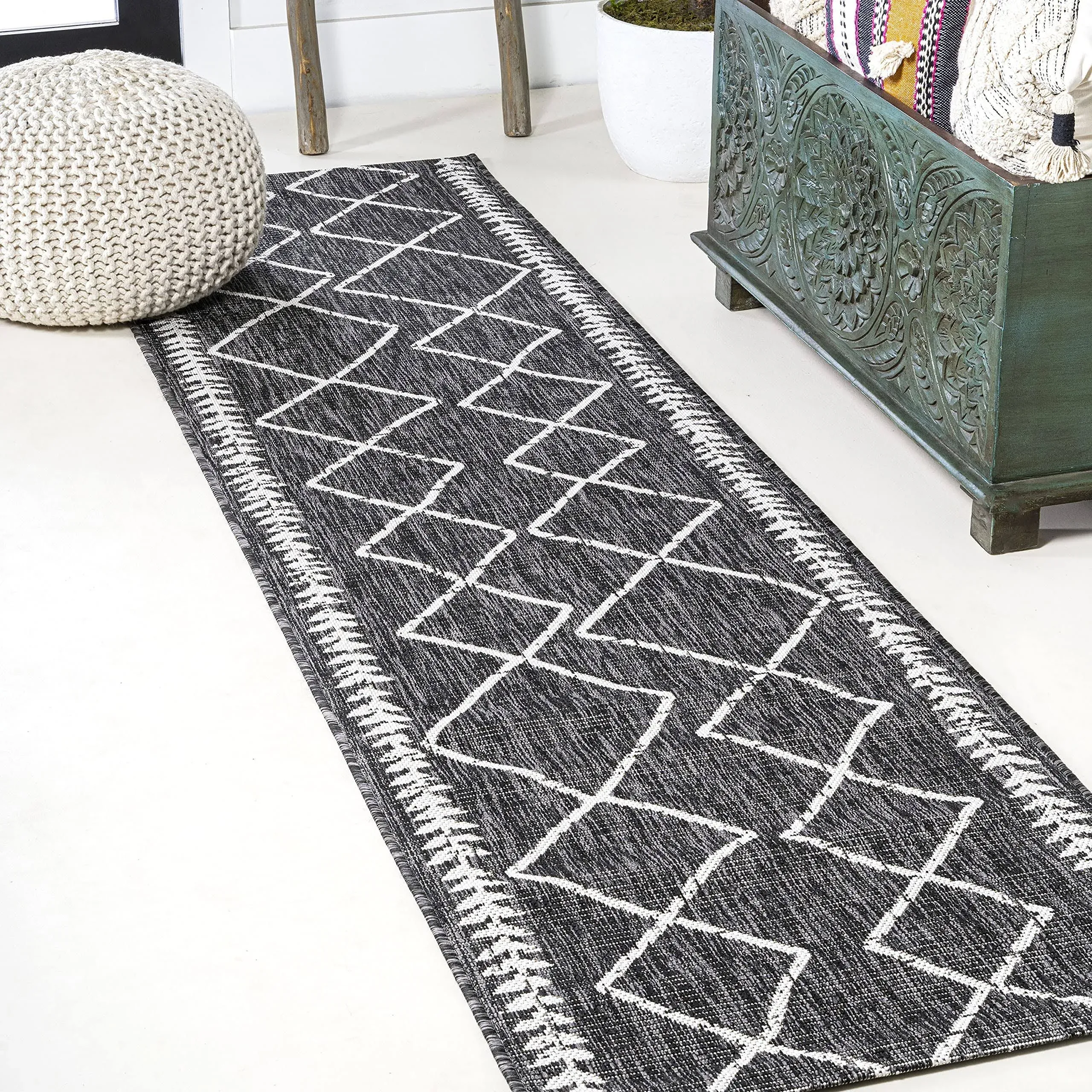 Jonathan Y Derya Tribal Diamond Trellis Indoor/Outdoor Area Rug - Black/Ivory ...