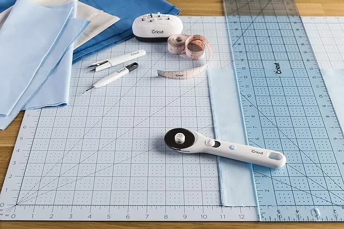 Cricut Rotary Cutter - Rotary Cutter for Fabric, Sewing and Quilting Projects - Compatible For Both Right- and Left-Handed Use - [60mm]