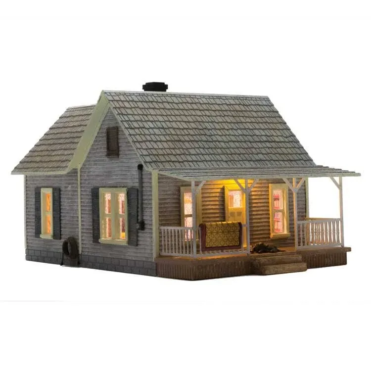 Woodland Scenics Old Homestead w/Lights - Built &amp; Ready Landmark Structures� -- Assembled - 6-3/4