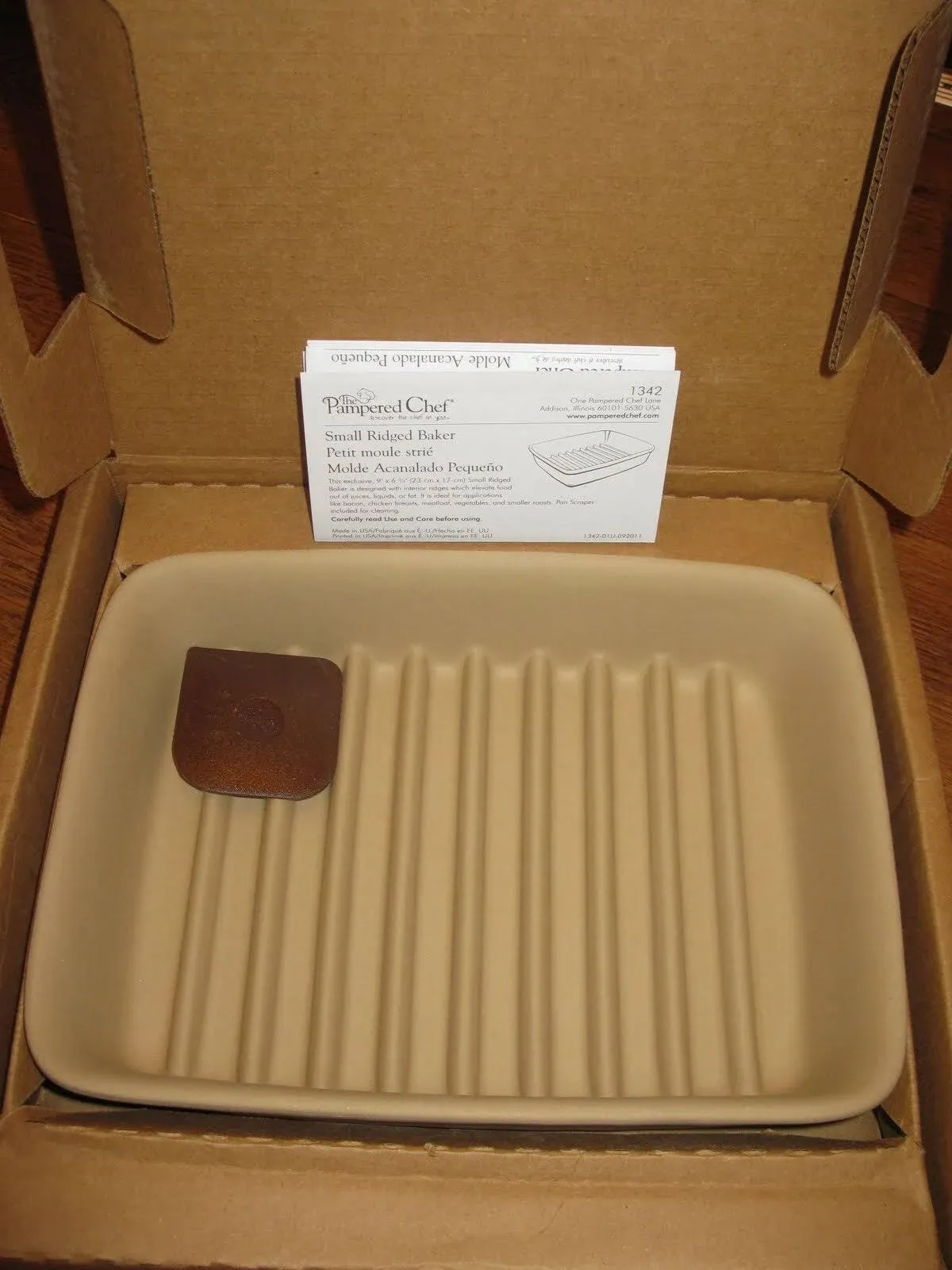 PAMPERED CHEF SMALL RIDGED BAKER, Bake Ware Pan #1342, Stoneware, NEW IN BOX!