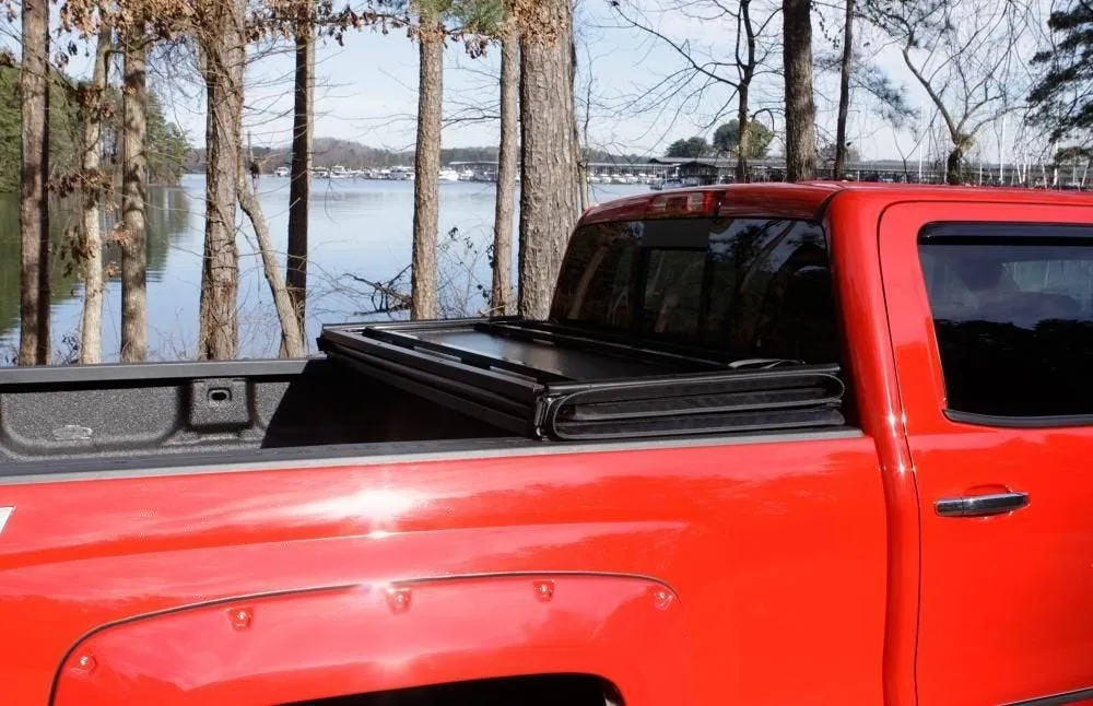 Lund 14-17 Chevy Silverado 1500 Fleetside (5.8ft. Bed) Hard Fold Tonneau Cover - Black - 969159