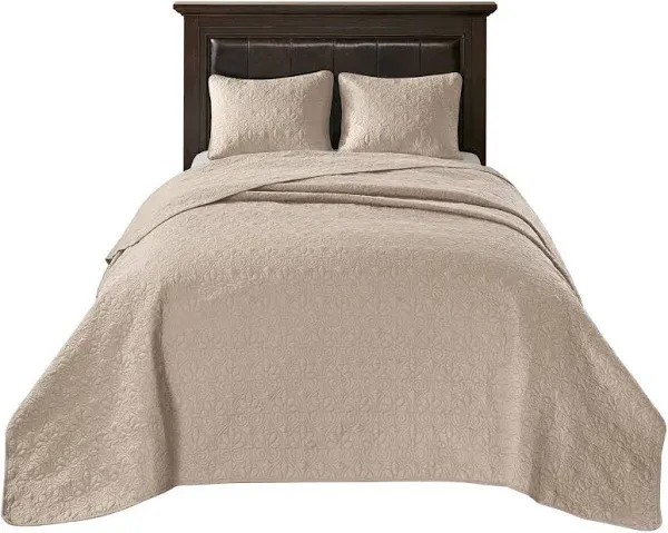 Madison Park Quebec Reversible Bedspread Set