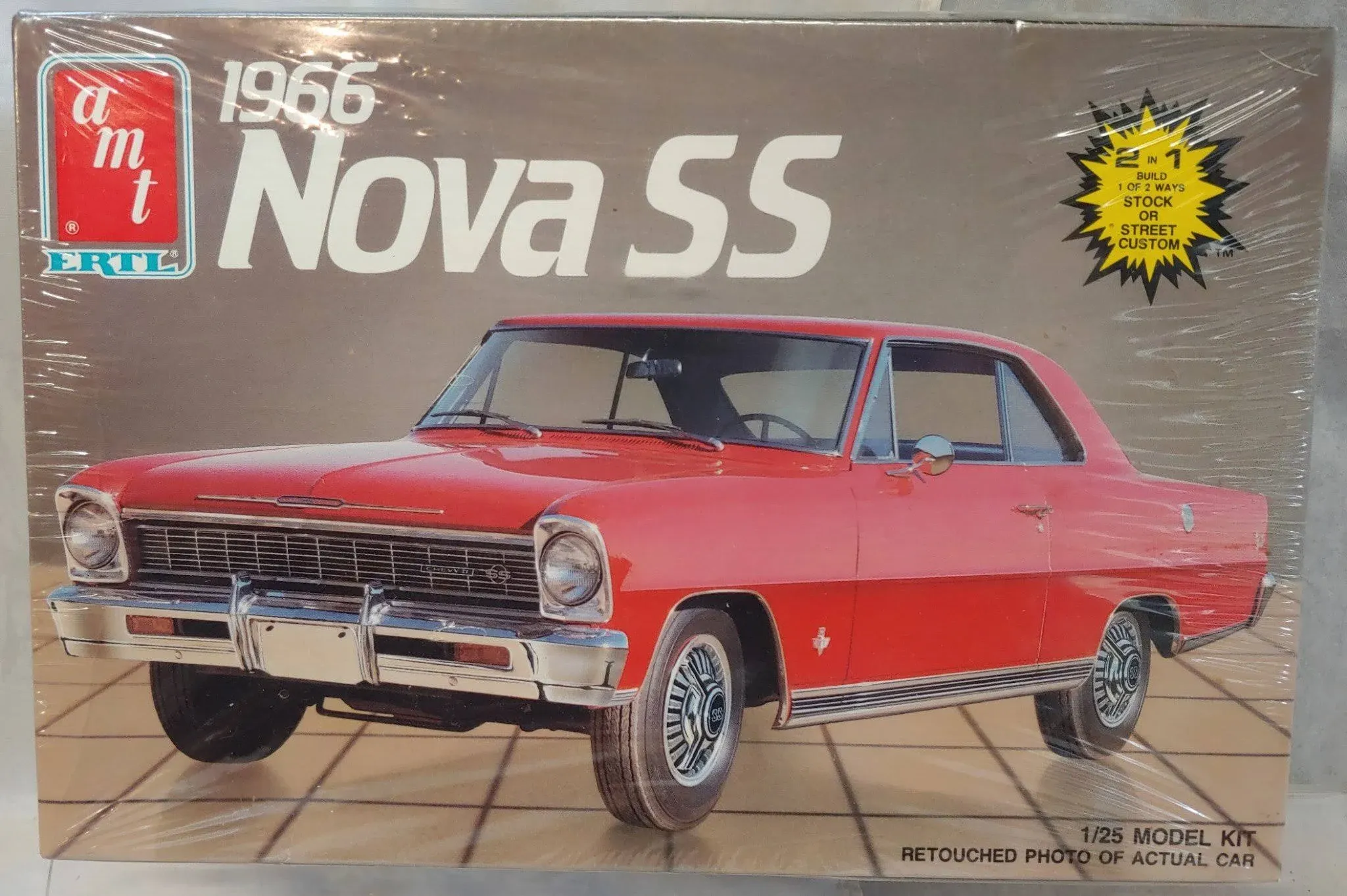 1/25 SCALE 1966 VINTAGE CHEVY NOVA SS SEDAN AMT WHITE MODEL KIT-MIB