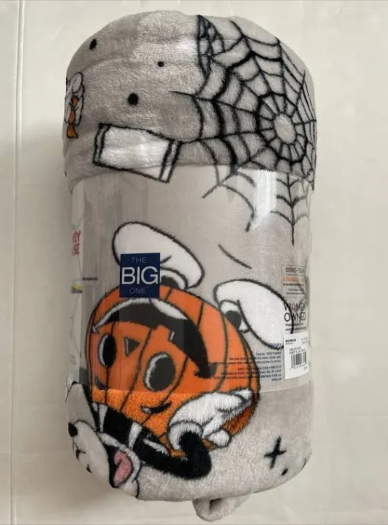 NWT The Big One Disney Mickey Mouse Halloween Plush Throw Blanket 5 x 6 ft