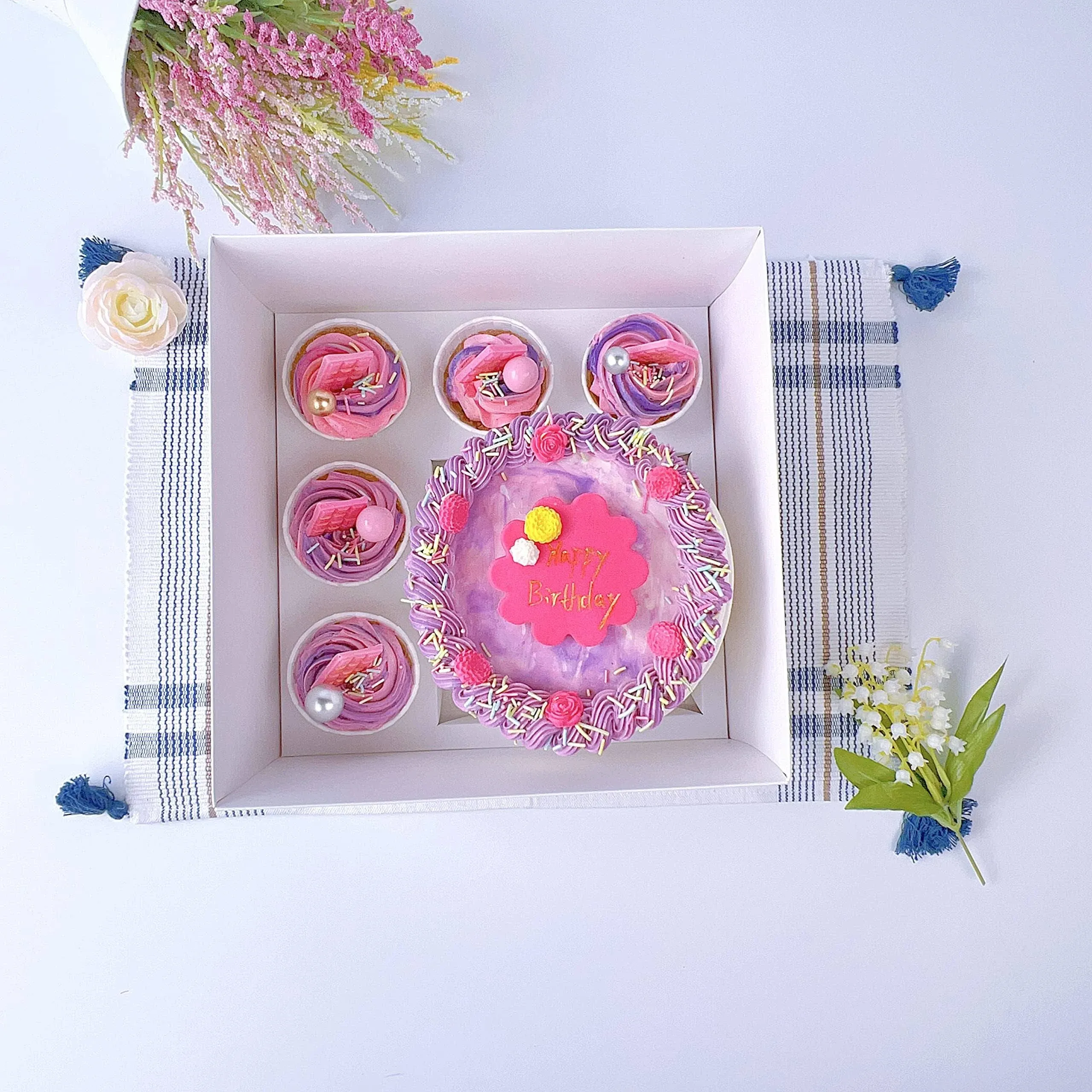 Cake and Cupcakes Bento Boxes With Clear Lid and 5 Cupcake Holes