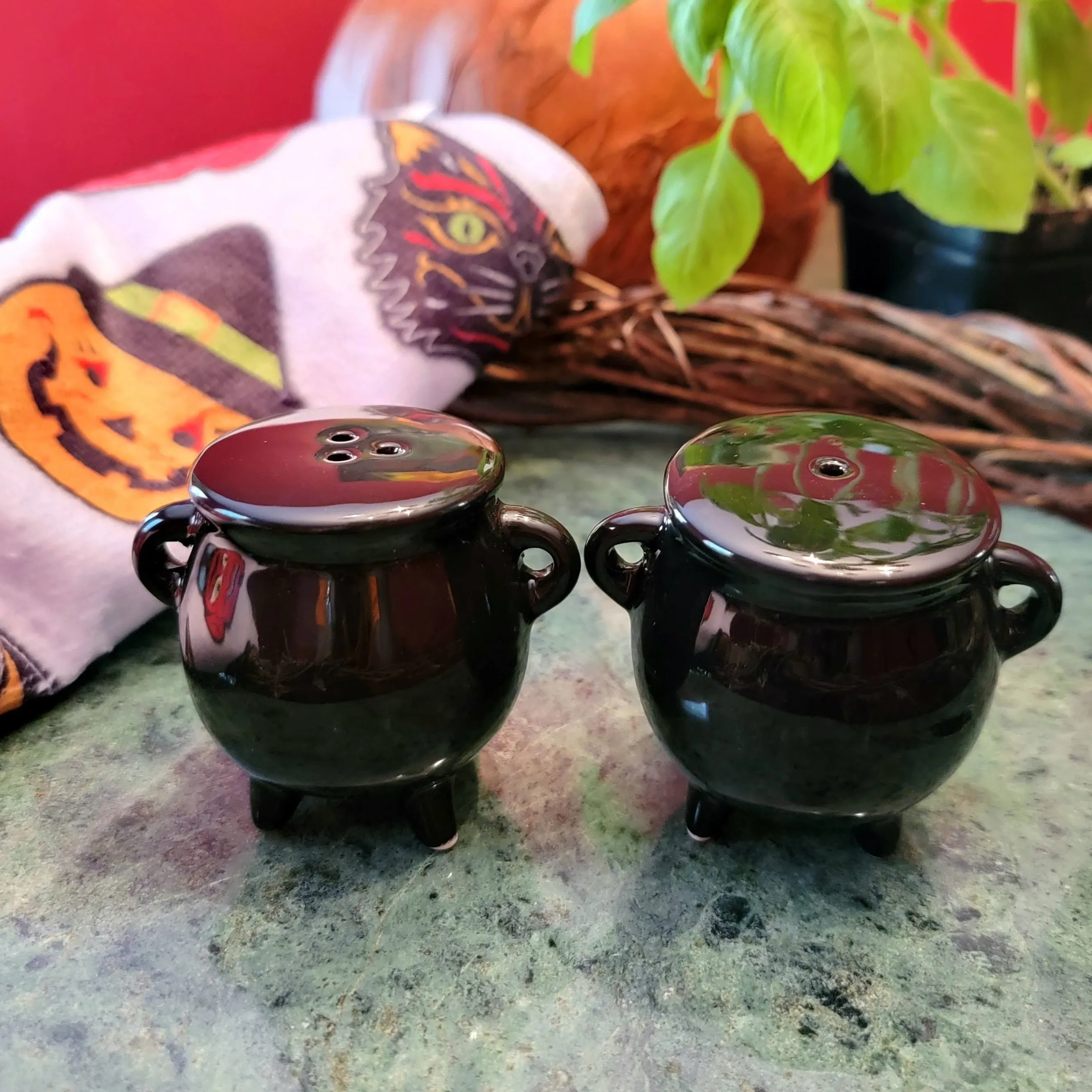 Cauldron Salt and Pepper Set by Medieval Collectibles