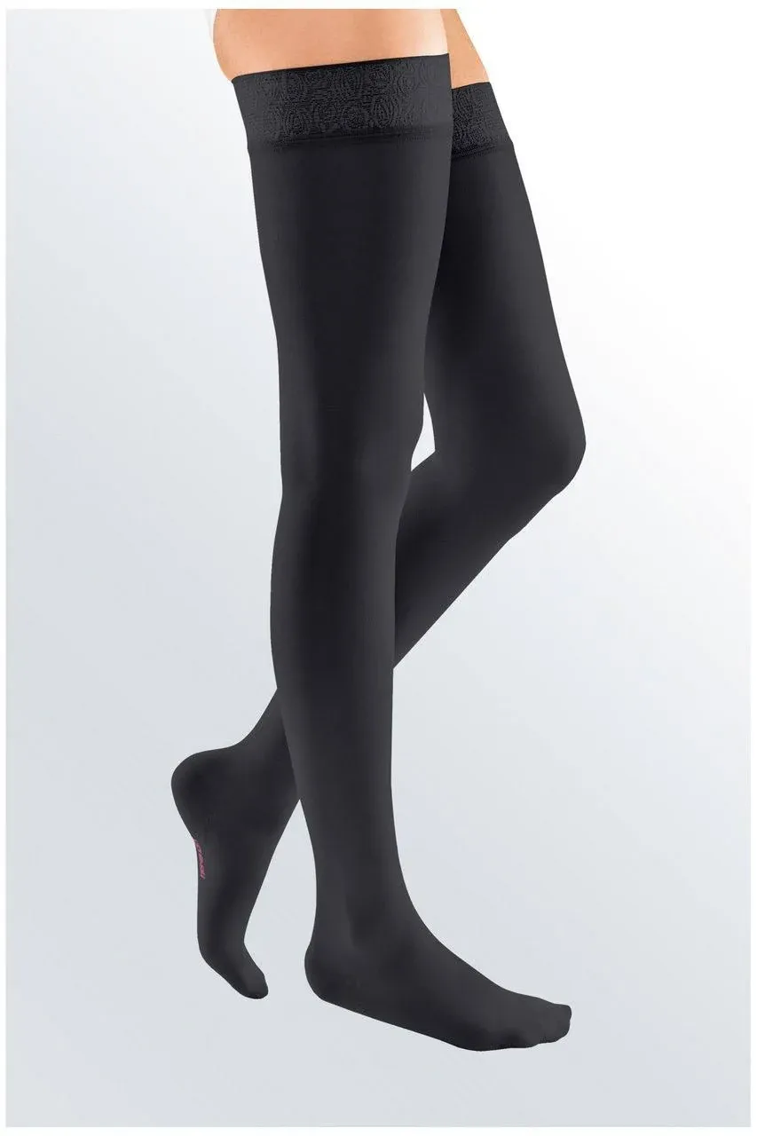 Mediven for Men 20-30mmHg Knee High Compression Socks : Black Size IV